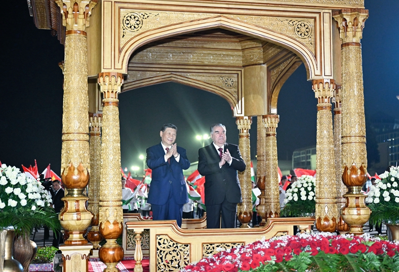 習(xí)近平抵達(dá)杜尚別開始對塔吉克斯坦進(jìn)行國事訪問「相關(guān)圖片」