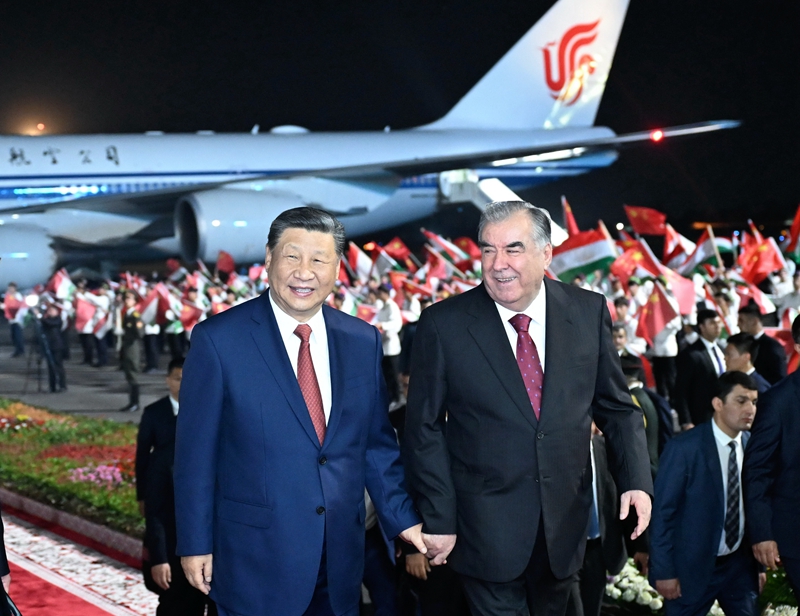 習(xí)近平抵達(dá)杜尚別開始對塔吉克斯坦進(jìn)行國事訪問「相關(guān)圖片」